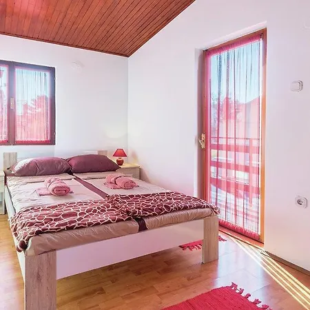 Apartament Ema Peroj