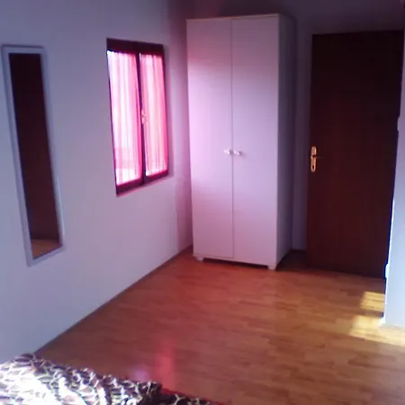 Apartment Ema *